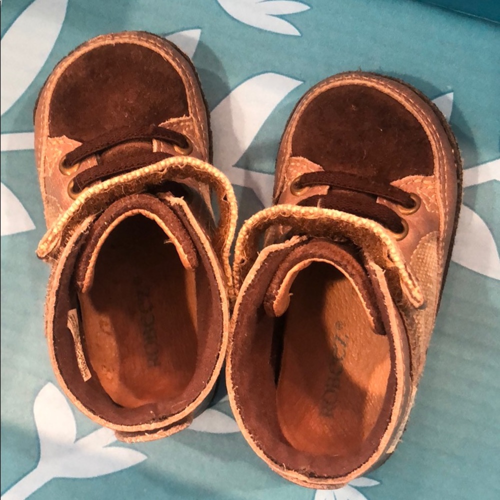 Size 4 Robeez baby boots